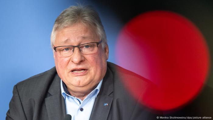 Der Chef der Eisenbahn- und Verkehrsgewerkschaft (EVG), Martin Burkert
