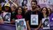 Foto de familiares de Lucía Pérez en una manifestación contra la violencia a las mujeres en Argentina. Foto de familiares de Lucía Pérez en una manifestación contra la violencia a las mujeres en Argentina.