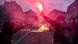 Agitadores en las calles de París enciende un fuego. Agitadores en las calles de París enciende un fuego.