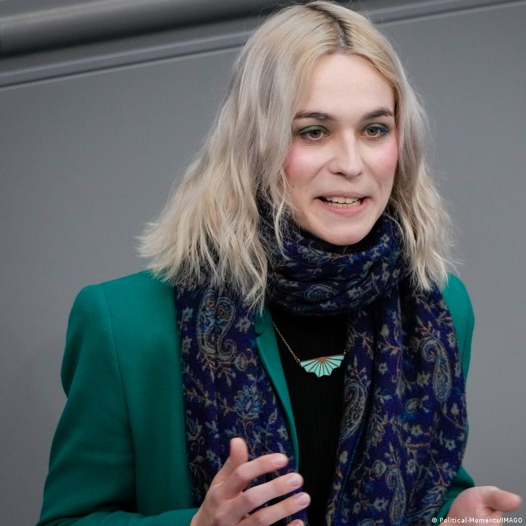 Larisa erotik rasmlar