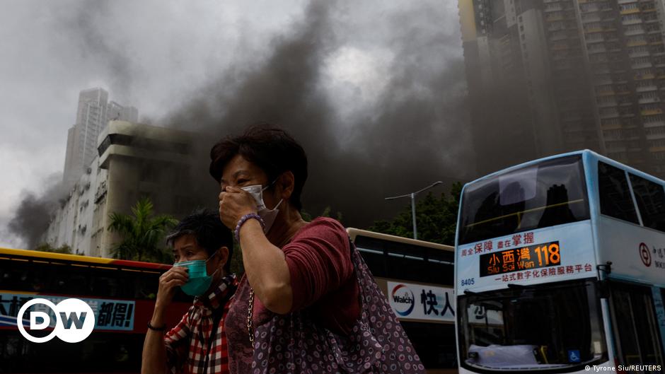 Hong Kong warehouse fire forces thousands to evacuate