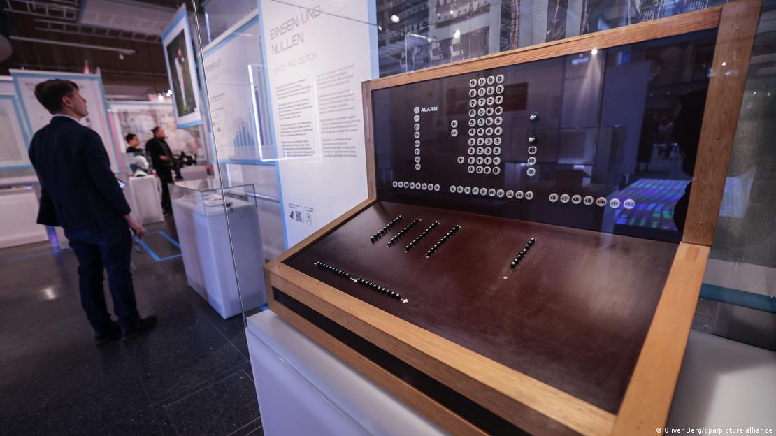 Αντίγραφο του πρώτου υπολογιστή στον κόσμο