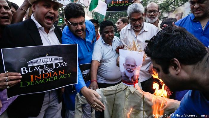 Aus der Sicht der Gandhi-Anhänger erlebt Indiens Demokratie einen schwarzen Tag