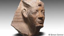 Arqueólogos hallan en Egipto la base de la estatua de Ramsés II y una esfinge en su honor