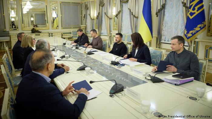 Volodymyr Zelenskyy and representatives of the World Bank at a large conference table 