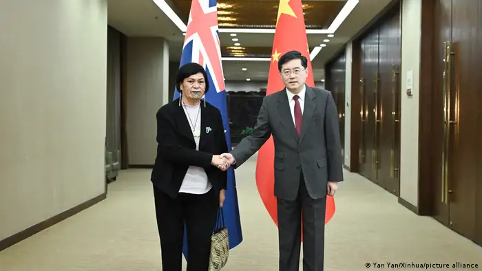 新西兰外长马胡塔表示，中国和新西兰有很多可以达成共识的地方，双方在会晤时也讨论了一些具有挑战性的问题。