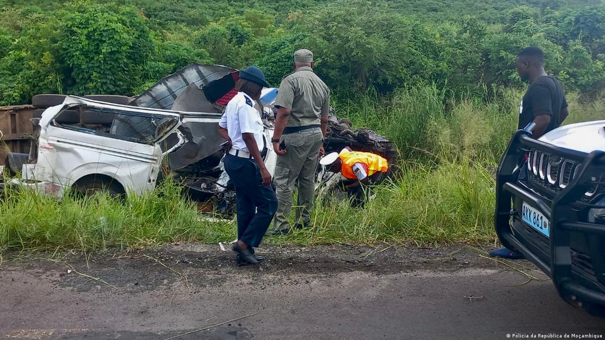 SP: Carro cai de viaduto no Rodoanel e quatro jovens morrem | #SBTManha, image size:1199x674