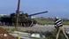 Das Standbild aus einem Internet-Video zeigt einen Mann, der in Daraa einen anrollenden Panzer mit einem Stein angreift (Foto: AP) Das Standbild aus einem Internet-Video zeigt einen Mann, der in Daraa einen anrollenden Panzer mit einem Stein angreift (Foto: AP)