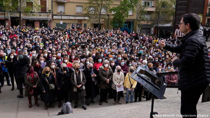 Chorsänger singen in Madrid für Frieden in der Ukraine 