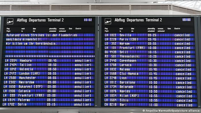 Nichts geht mehr: Anzeigetafel auf dem Flughafen München 