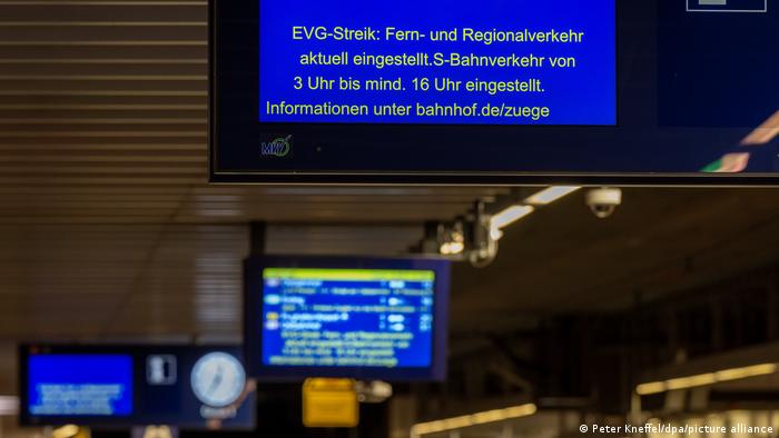 Auch am Hauptbahnhof der bayerischen Landeshauptstadt geht nichts mehr 