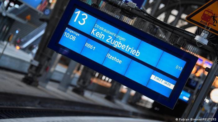 Die Deutsche Bahn hatte den Fernverkehr am Montag vorsorglich eingestellt