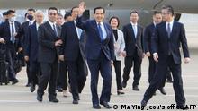 27.03.2023
In this handout picture taken and released from former president Ma Ying-jeou's office on March 27, 2023 former Taiwanese president Ma Ying-jeou (C) waves upon arriving at the Shanghai airport. (Photo by Handout / Ma Ying-jeou's office / AFP) / RESTRICTED TO EDITORIAL USE - MANDATORY CREDIT AFP PHOTO / Ma Ying-jeou's office - NO MARKETING NO ADVERTISING CAMPAIGNS - DISTRIBUTED AS A SERVICE TO CLIENTS