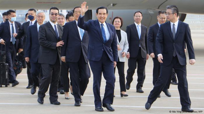 台湾前总统马英九27日出访中国，但中国官方接机的层级却不如预期