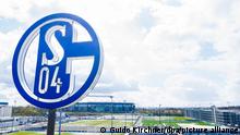 +++Gelsenkirchen, 06/04/2021 +++
Im Vordergrund dreht sich das Logo des FC Schalke auf der Geschäftsstelle; im Hintergrund steht die Veltins Arena (aufgenommen mit einer Drohne). Beim FC Schalke 04 werden heute in einer Pressekonferenz der Konzerngeschäftsbericht 2020 veröffentlicht.