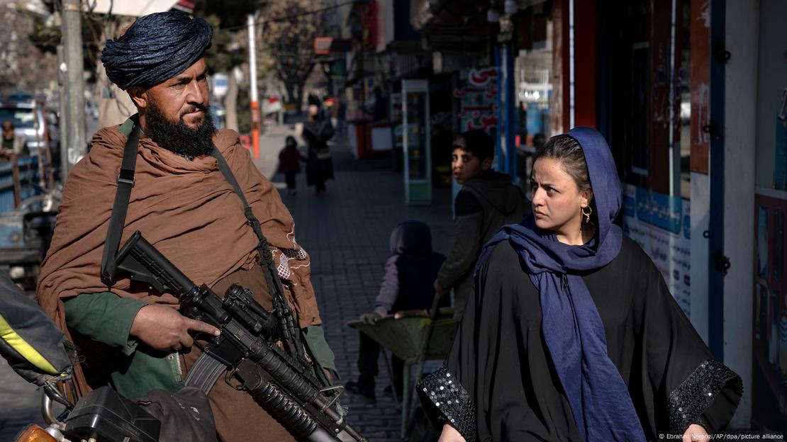 طالبان له بیا ځلې واکمنیدو راهیسې په ځانګړې توګه د ښځو پر وړاندې ډیر محدودیتونه لګولي طالبان له بیا ځلې واکمنیدو راهیسې په ځانګړې توګه د ښځو پر وړاندې ډیر محدودیتونه لګولي