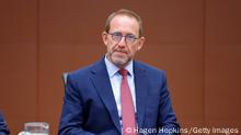 08.02.2023*****WELLINGTON, NEW ZEALAND - FEBRUARY 08: Minister Andrew Little looks on during a cabinet meeting at Parliament on February 08, 2023 in Wellington, New Zealand. Newly elected Prime Minister Chris Hipkins has reshuffled the Labour cabinet following the resignation of former Prime Minister Jacinda Ardern on 25 January. (Photo by Hagen Hopkins/Getty Images)
