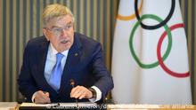 Thomas Bach, der Präsident des Internationalen Olympischen Komitees, spricht bei der Eröffnung der Sitzung der Exekutive des Internationalen Olympischen Komitees (IOC) im Olympischen Haus. Die Exekutive des Internationalen Olympischen Komitees (IOC) wird in ihrer bis zum 30. März dauernden Sitzung die Ergebnisse der Konsultationen über den Status der Athleten aus Russland und Belarus diskutieren. +++ dpa-Bildfunk +++