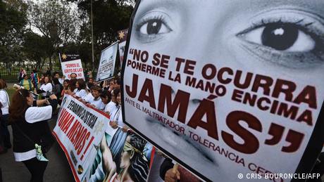 Proteste gegen Femizide in Peru 