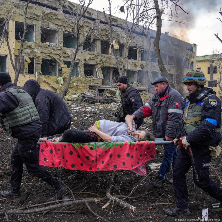 Детство больше небезопасно? В Питере развращают малолетних девочек.