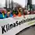 来自瑞士的抗议者在斯特拉斯堡针对气候政策提出诉讼