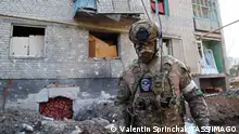24.03.2023
UKRAINE, DONETSK REGION - MARCH 24, 2023: A Wagner Group soldier guards an area outside an apartment block in the city of Artyomovsk Bakhmut damaged in a shelling attack. Artyomovsk is located in the Kiev-controlled part of the Donetsk People s Republic. Battles for the city continue. Valentin Sprinchak/TASS PUBLICATIONxINxGERxAUTxONLY 58055082