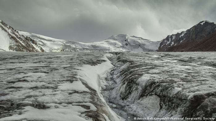 Gletscher in Zentralasien, World Press Photo 2023/Asien/Battered Waters