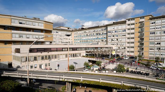 Italien - Papst Franziskus im Krankenhaus