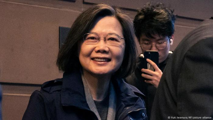 台灣前總統蔡英文赴美過境訪問，但行程日趨低調，圖為29日她抵達紐約時