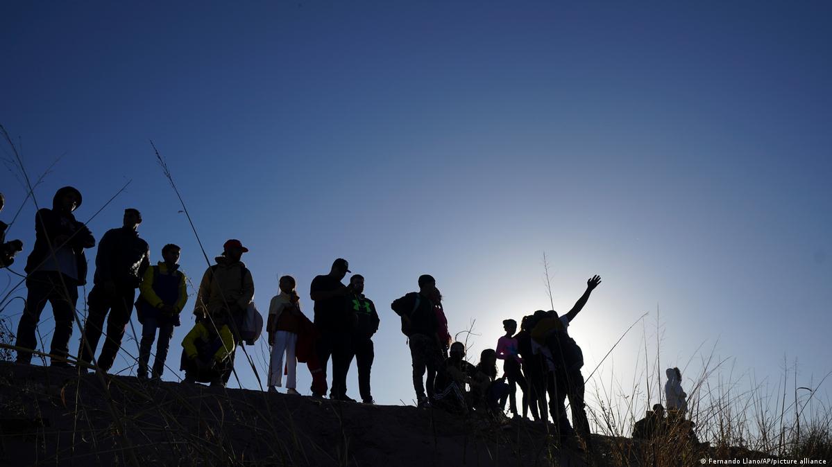 Biden to dispatch 1,500 troops to Mexico border