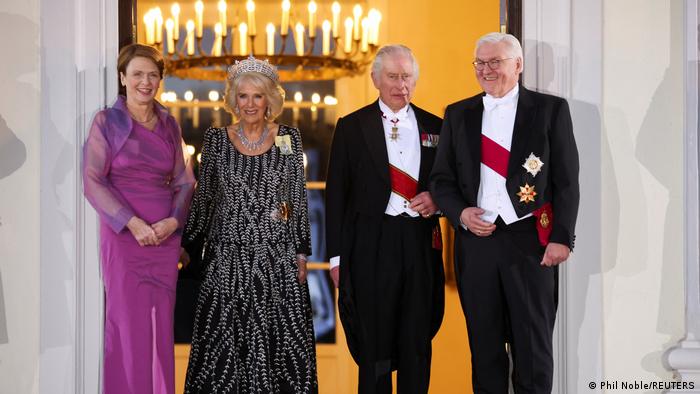 Elke Büdenbender, Queen Camilla, King Charles III., und Frank-Walter Steinmeier im Schloss Bellevue.