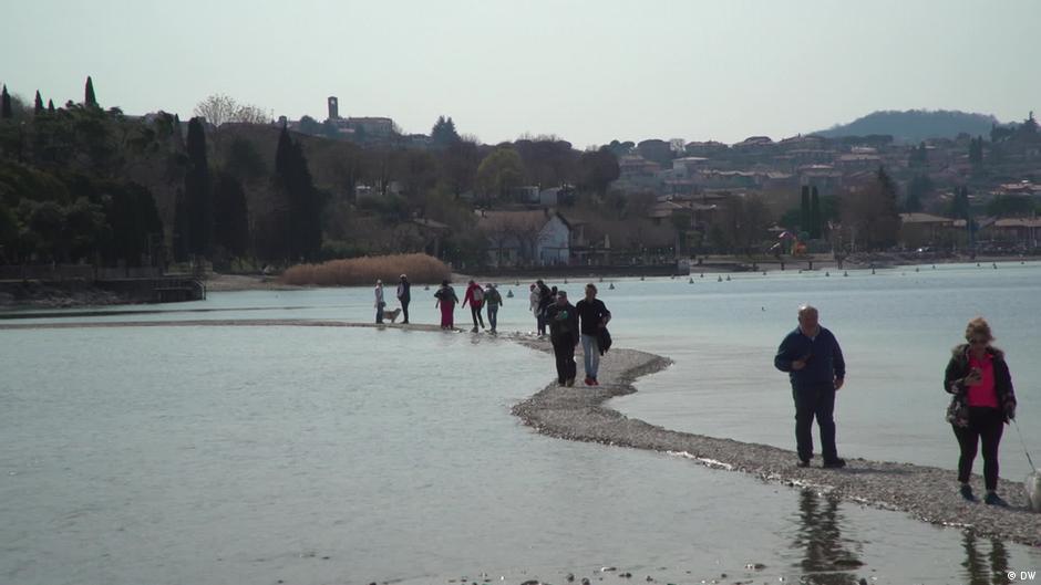 Italy's Lake Garda has record low water levels DW 04/24/2023