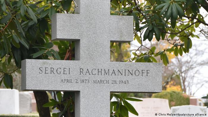 Grab von Sergej Rachmaninow bei New York, schlichter Kreuz