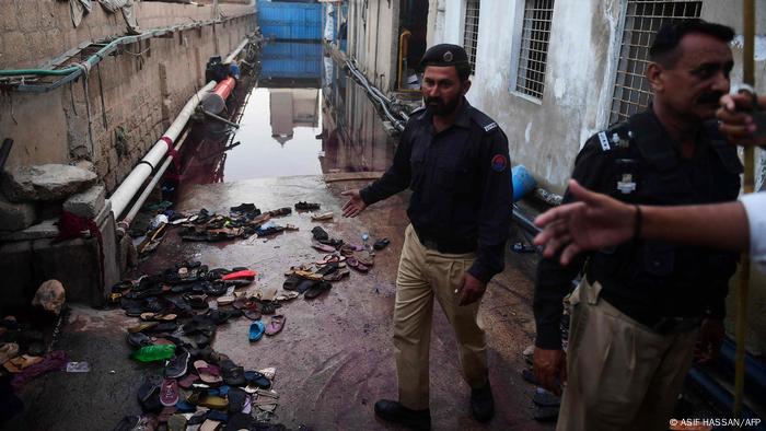 Pakistan Krankenhaus in Karatschi bei einer Massenpanik während einer Ramadan-Almosenverteilung
