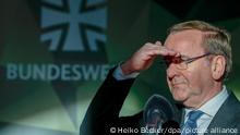 30.03.2023
Boris Pistorius, Verteidigungsminister von Deutschland, spricht. Im bayerischen Veitshöchheim wurde die niederländische 13. Leichte Brigade der 10. Panzerdivision der Bundeswehr unterstellt. Zu dem Militärzeremoniell reisten Verteidigungsminister Pistorius (SPD) und seine niederländische Amtskollegin Ollongren an den unterfränkischen Militärstandort.