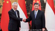31.03.2023
In this photo released by China's Xinhua News Agency, Chinese President Xi Jinping, right, meets with Singapore's Prime Minister Lee Hsien Loong in Beijing, Friday, March 31, 2023. (Ding Haitao/Xinhua via AP)