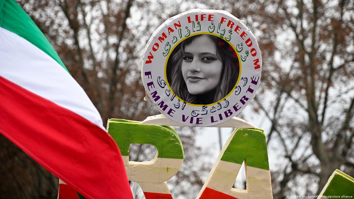 Iran cracks down on 'crime' of promoting hijab removal