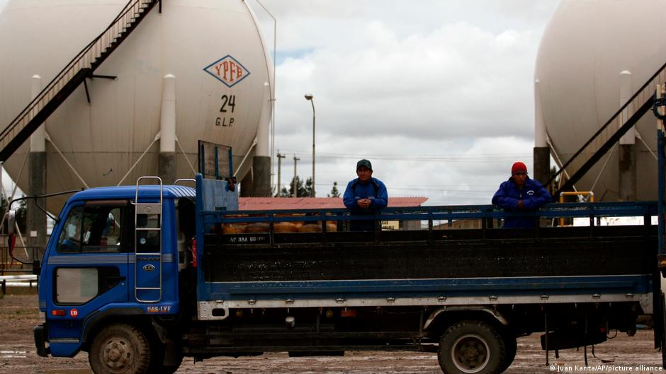 Bolivia cambia presidente de estatal YPFB en medio de crisis