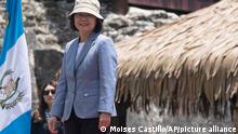 Presidenta de Taiwán visita en Guatemala hospital envuelto en millonaria corrupción