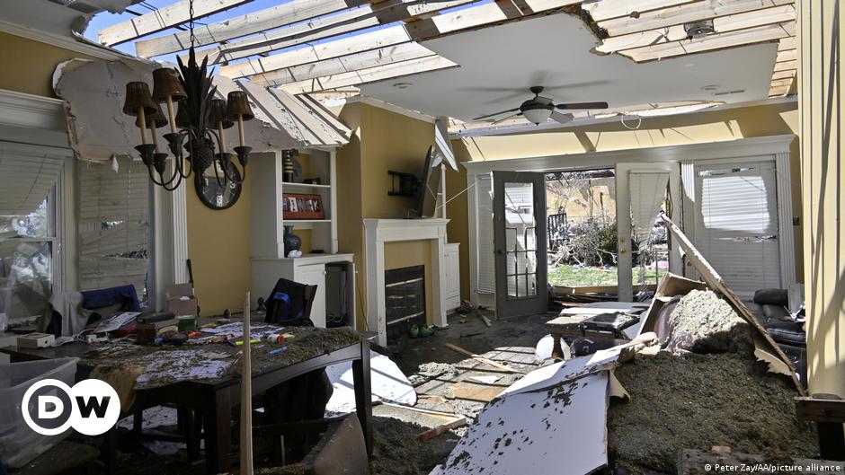 Zahl der Todesopfer steigt, nachdem Staaten von mächtigen Tornados getroffen wurden – DW – 02.04.2023