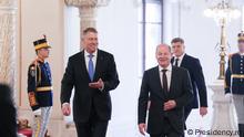 +++ Bukarest, 3. April 2023+++
Bundeskanzler Olaf Scholz wurde vom rumänischen Präsidenten Klaus Iohannis im Cotroceni-Palast empfangen.