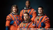 Die NASA-Astronauten Christina Koch (l-r), Victor Glover, Reid Wiseman, sowie Astronaut Jeremy Hansen von der kanadischen Weltraumbehörde. Die US-Raumfahrtbehörde Nasa hat vier Menschen benannt, die im kommenden Jahr mit der «Artemis 2»-Mission um den Mond herum fliegen sollen. +++ dpa-Bildfunk +++