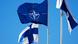 Флаги Финляндии и НАТО рядом Флаги Финляндии и НАТО рядом
