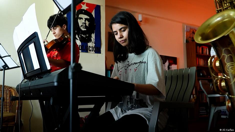 Afghan musicians struggle for survival under Taliban – DW – 04/04/2023