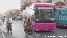 Titel: Pakistan Frauen Bus Autorin: Beenish Javed
Rechte: DW
Ort: Pakistan
Sendedatum: 05.04.2023
Schlagwörter: Pakistan, Bus, Frauen, Frauenrechte, Gleichberechtigung
