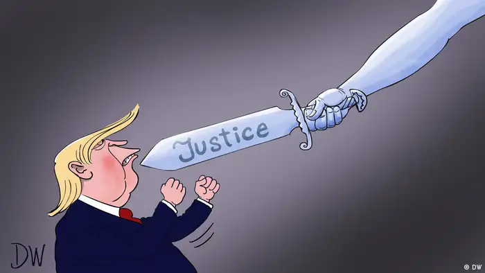 Меч с надписью правосудие перед лицом Трампа