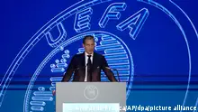 Aleksander Ceferin, Präsident der UEFA, hält eine Rede zu Beginn des 47. ordentlichen UEFA-Kongresses in Lissabon. +++ dpa-Bildfunk +++