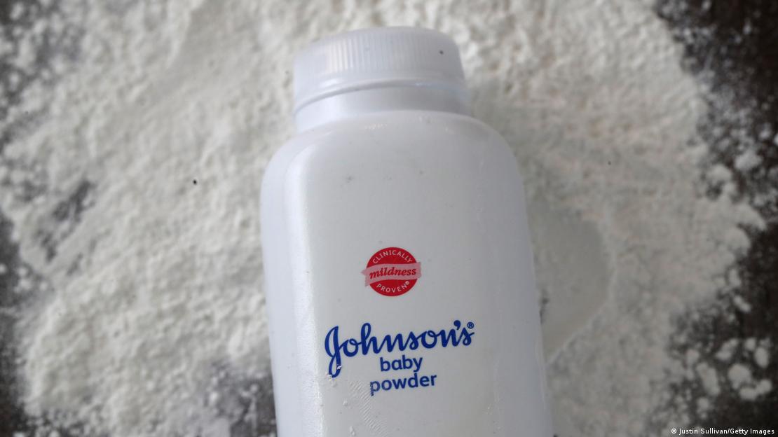 Embalagem do talco infantil da Johnson & Johnson