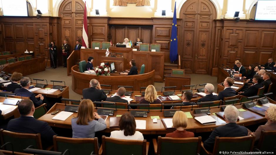 Парламент Латвії призначив новий правоцентристський уряд. Нова парламентська коаліція пообіцяла продовжувати підтримку України, а також впроваджувати 
