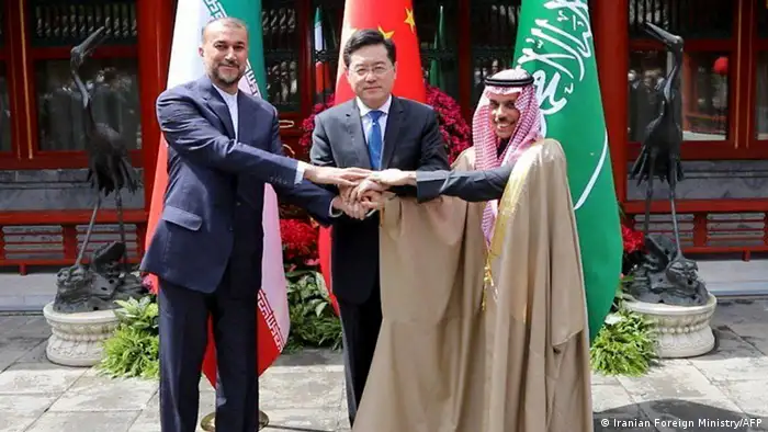 今年3月，在中方的斡旋下，沙特与伊朗两国的官员在北京宣布恢复双边外交关系